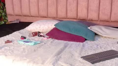 Mia online show from January 18, 3:54 pm