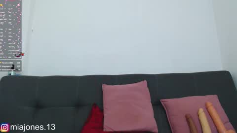   Mia Jones online show from February 25, 10:20 pm