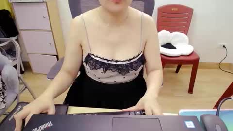 Mia online show from November 19, 11:42 am