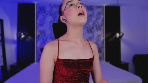 Mia Larouse online show from April 21, 9:33 pm