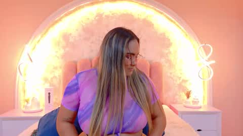 Mia online show from February 15, 5:53 am