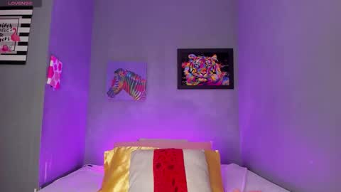 Laura online show from November 15, 10:55 pm