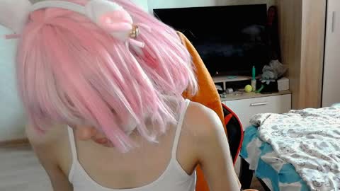 Mia online show from April 10, 7:24 am