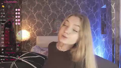 Mia online show from July 16, 1:47 pm
