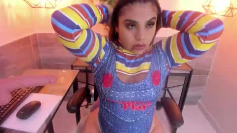 Mia online show from October 31, 12:16 pm