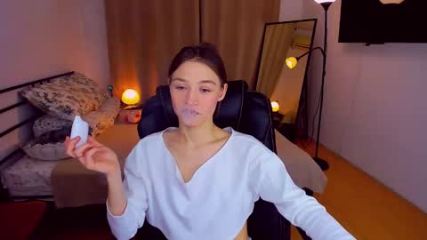 Mia online show from February 11, 6:01 pm