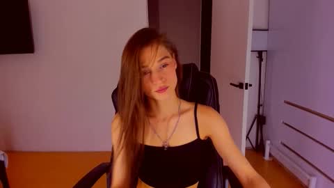 Mia online show from October 26, 7:24 pm