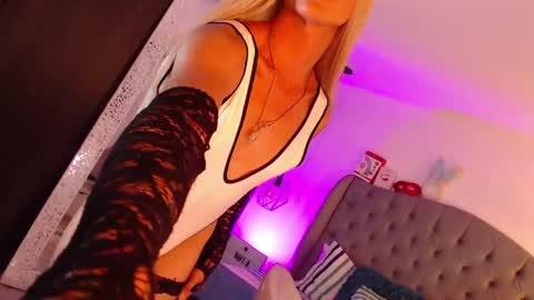 Mia Romanove online show from April 9, 5:00 am