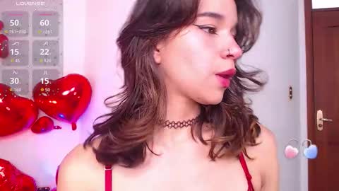 Snapshot of miascarlet_16 chatting on October 13, 1:35 pm miascarlet_16 online show from October 13, 1:35 pm