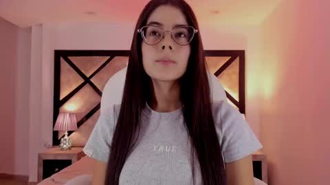 Mia online show from February 14, 10:58 pm