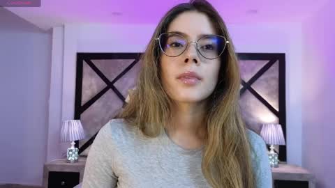 Mia online show from April 7, 7:16 pm