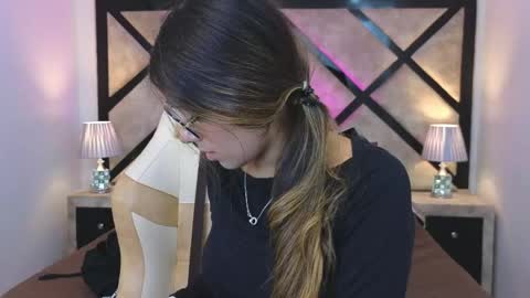 Mia online show from May 13, 8:07 pm