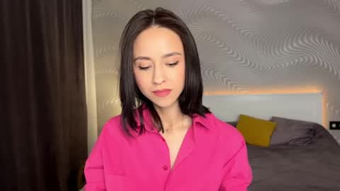 Mia online show from May 15, 8:12 am