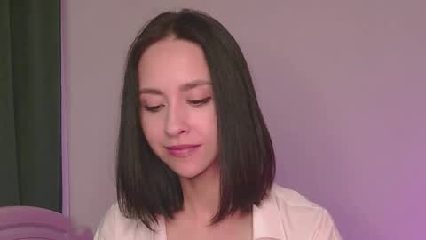 Mia online show from September 19, 9:13 am