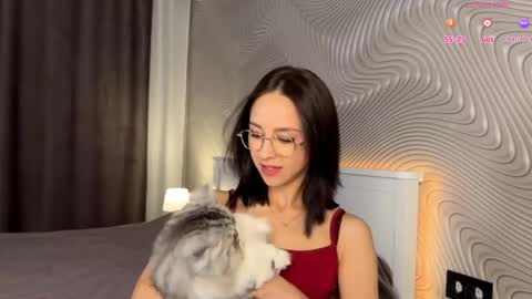 Mia online show from May 7, 8:21 am