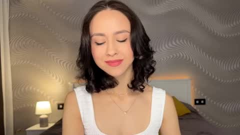 Mia online show from May 18, 7:58 am