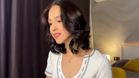 Mia online show from May 14, 8:01 am