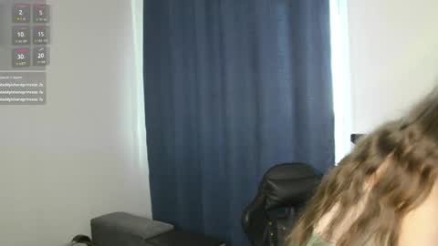 Mia online show from June 5, 3:57 am