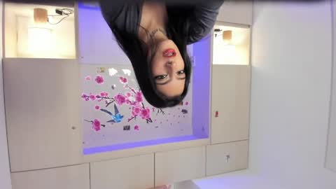 miaturnerr_ online show from April 1, 12:17 pm