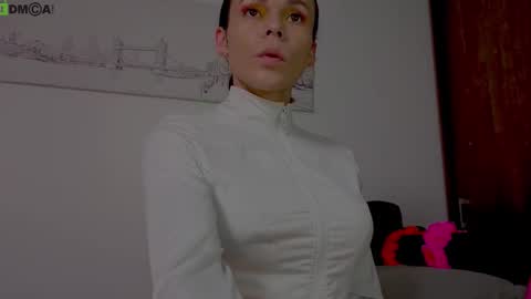 Mia online show from October 19, 4:44 pm