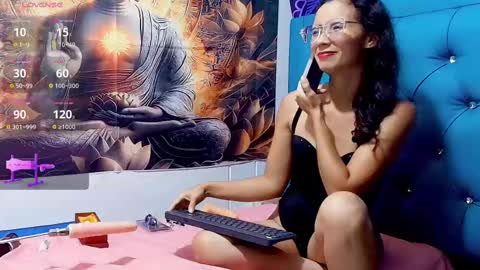 Snapshot of miawild_ chatting on October 7, 2:07 am Mia online show from October 7, 2:07 am