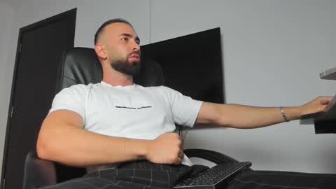 MichaelEvansx online show from September 30, 8:19 pm