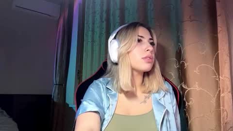 michellcrumpacker online show from November 3, 6:53 pm