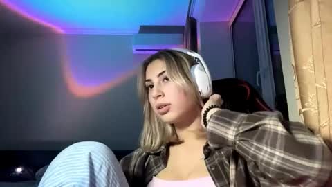 michellcrumpacker online show from November 2, 5:02 pm