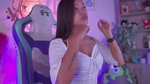 MICHELLE CHANG online show from December 1, 6:28 pm