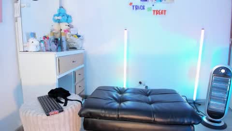 Snapshot of michelle_se chatting on October 18, 1:43 am Michelle online show from October 18, 1:43 am