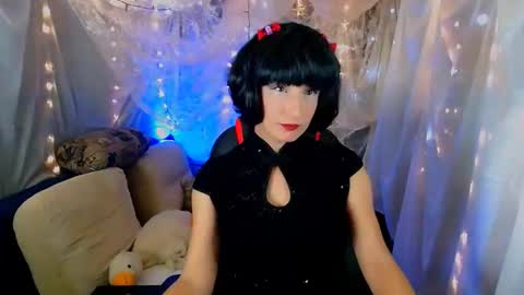 Snapshot of michelleevie chatting on September 18, 9:41 pm Agatha online show from September 18, 9:41 pm