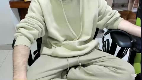 microfama00 online show from April 20, 7:22 am