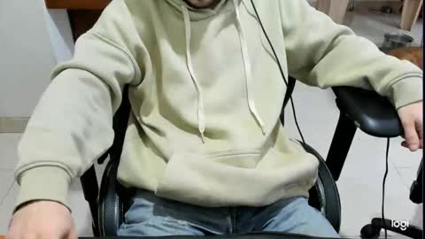 microfama00 online show from April 17, 7:00 am