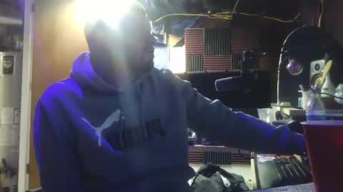 Snapshot of midtownhustler chatting on September 22, 5:33 am midtownhustler online show from September 22, 5:33 am