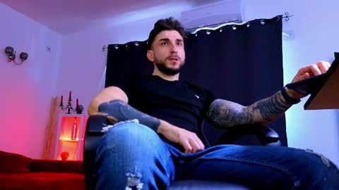 MightyAaron online show from April 1, 1:23 pm