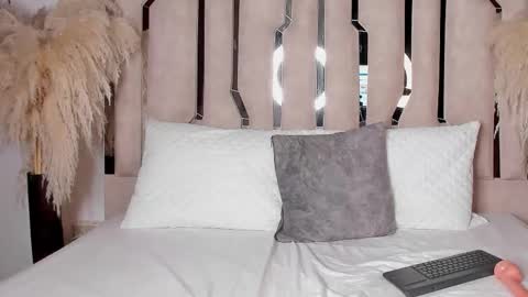miia__milf online show from October 23, 1:45 pm