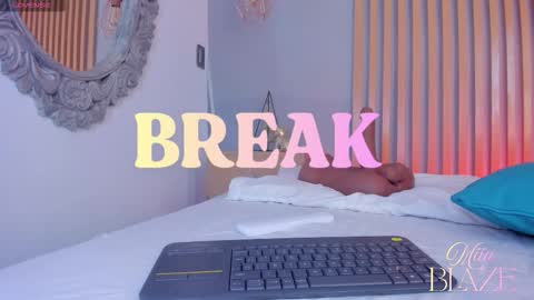 Mia online show from March 20, 2:22 pm