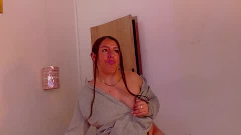 mia online show from February 7, 11:35 am