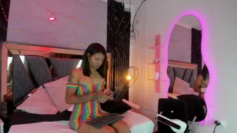 miia_lopezz_ online show from April 18, 4:42 pm