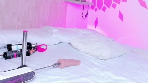 miiaa_m online show from April 13, 8:02 pm