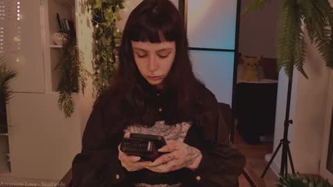 mika_moon_ online show from November 24, 4:05 pm