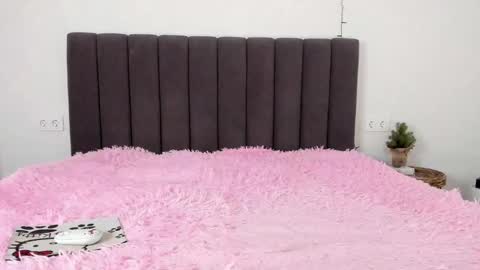 Mika online show from February 6, 1:27 am