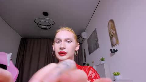 mikaella_nicole online show from June 5, 12:28 am