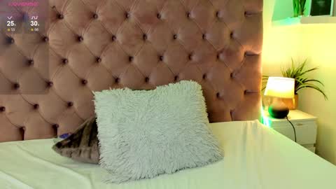  Mika  online show from January 11, 1:27 am