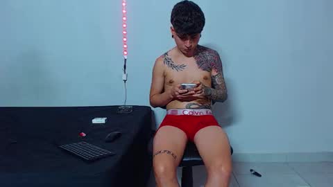Snapshot of mike777jr chatting on October 6, 3:02 am Mike IMDEPENDIENT MODEL online show from October 6, 3:02 am