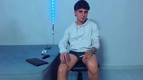 Snapshot of mike777jr chatting on October 23, 2:24 am Mike IMDEPENDIENT MODEL online show from October 23, 2:24 am