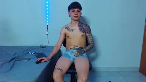 Snapshot of mike777jr chatting on September 15, 3:30 am Mike IMDEPENDIENT MODEL online show from September 15, 3:30 am
