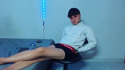 Snapshot of mike777jr chatting on September 14, 3:20 am Mike IMDEPENDIENT MODEL online show from September 14, 3:20 am