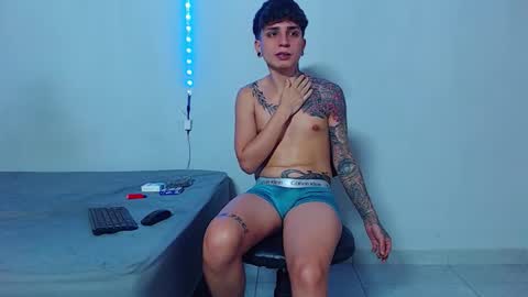 Snapshot of mike777jr chatting on October 20, 1:54 am Mike IMDEPENDIENT MODEL online show from October 20, 1:54 am