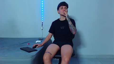 Snapshot of mike777jr chatting on October 19, 1:43 am Mike IMDEPENDIENT MODEL online show from October 19, 1:43 am